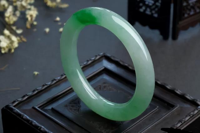 买翡翠专业术语知识,翡翠的专业术语有哪些-第6张图片-翡翠网 买翡翠专业术语知识,翡翠的专业术语有哪些-第6张图片-翡翠网