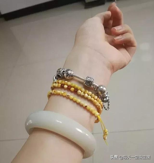 银手镯戴翡翠戴翡翠好还是银手镯好-第4张图片-翡翠网