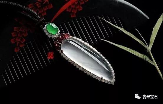 买翡翠挂件还是手镯,翡翠手镯买大还是买小-第5张图片-翡翠网 买翡翠挂件还是手镯,翡翠手镯买大还是买小-第5张图片-翡翠网