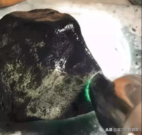 翡翠原石可以上油吗,翡翠原石能上油吗-第4张图片-翡翠网 翡翠原石可以上油吗,翡翠原石能上油吗-第4张图片-翡翠网