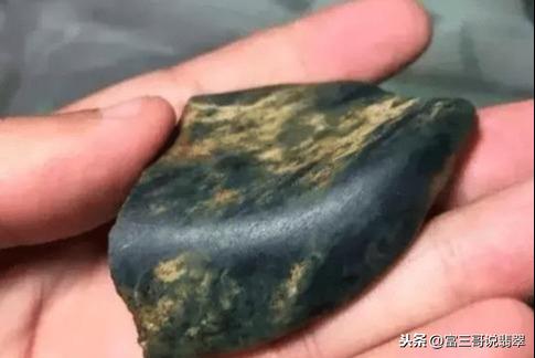 翡翠原石可以上油吗,翡翠原石能上油吗-第7张图片-翡翠网 翡翠原石可以上油吗,翡翠原石能上油吗-第7张图片-翡翠网