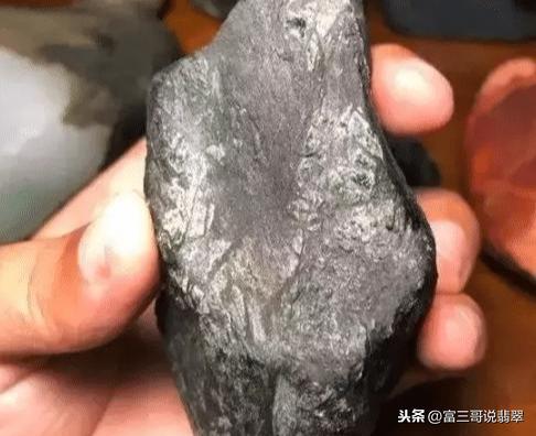 翡翠原石可以上油吗,翡翠原石能上油吗-第11张图片-翡翠网 翡翠原石可以上油吗,翡翠原石能上油吗-第11张图片-翡翠网