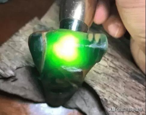 翡翠原石可以上油吗,翡翠原石能上油吗-第14张图片-翡翠网 翡翠原石可以上油吗,翡翠原石能上油吗-第14张图片-翡翠网