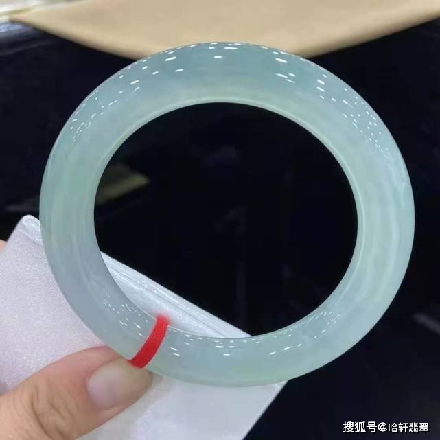 翡翠手镯真假鉴定图翡翠手镯真假-第1张图片-翡翠网 翡翠手镯真假鉴定图翡翠手镯真假-第1张图片-翡翠网