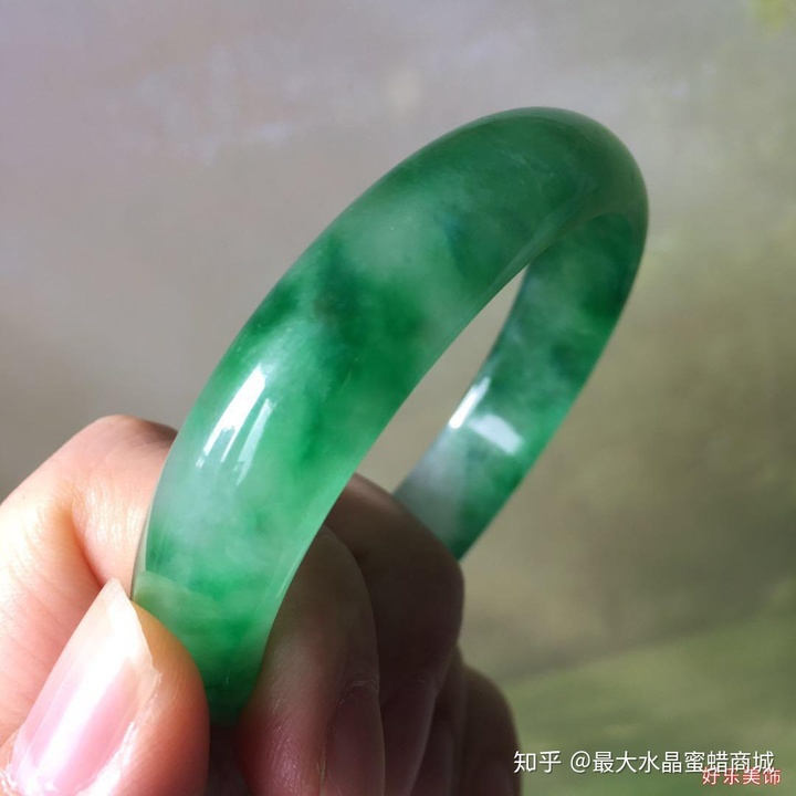 翡翠手镯真假鉴定图翡翠手镯真假-第2张图片-翡翠网 翡翠手镯真假鉴定图翡翠手镯真假-第2张图片-翡翠网