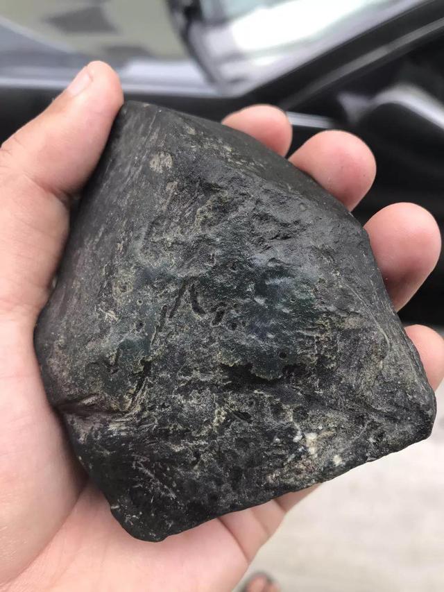 翡翠原石水透,翡翠原石一灯透-第2张图片-翡翠网 翡翠原石水透,翡翠原石一灯透-第2张图片-翡翠网