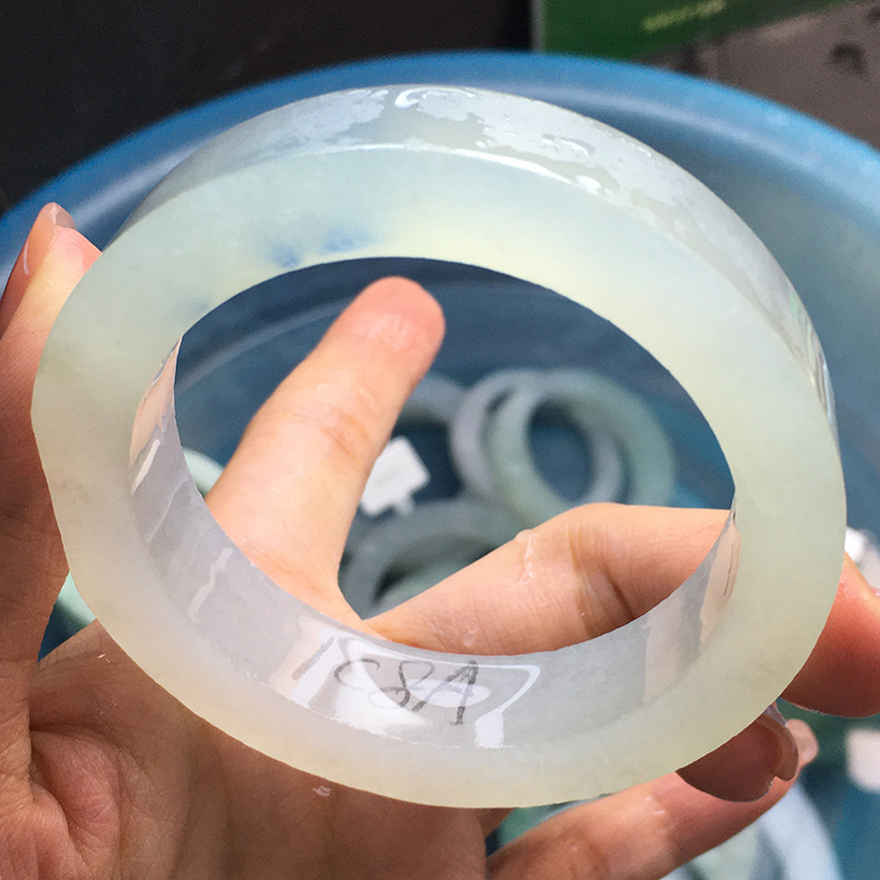 最低糯种翡翠图片,北京翡翠手镯抛光价格-第1张图片-翡翠网 最低糯种翡翠图片,北京翡翠手镯抛光价格-第1张图片-翡翠网