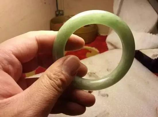 最低糯种翡翠图片,北京翡翠手镯抛光价格-第2张图片-翡翠网 最低糯种翡翠图片,北京翡翠手镯抛光价格-第2张图片-翡翠网