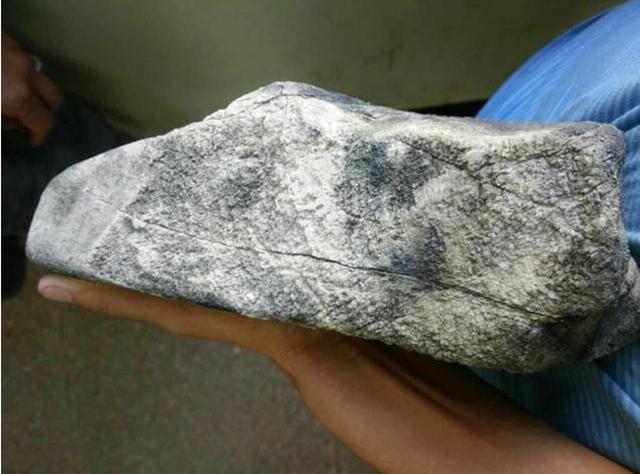 象皮莫西沙翡翠原石,老象皮原石出什么翡翠-第1张图片-翡翠网 象皮莫西沙翡翠原石,老象皮原石出什么翡翠-第1张图片-翡翠网