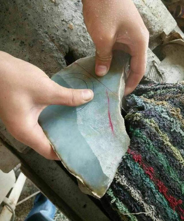 象皮莫西沙翡翠原石,老象皮原石出什么翡翠-第8张图片-翡翠网 象皮莫西沙翡翠原石,老象皮原石出什么翡翠-第8张图片-翡翠网