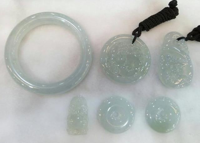 象皮莫西沙翡翠原石,老象皮原石出什么翡翠-第15张图片-翡翠网 象皮莫西沙翡翠原石,老象皮原石出什么翡翠-第15张图片-翡翠网