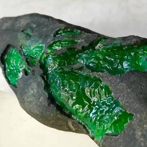 关于缅甸翡翠原石分类的信息-第3张图片-翡翠网 关于缅甸翡翠原石分类的信息-第3张图片-翡翠网