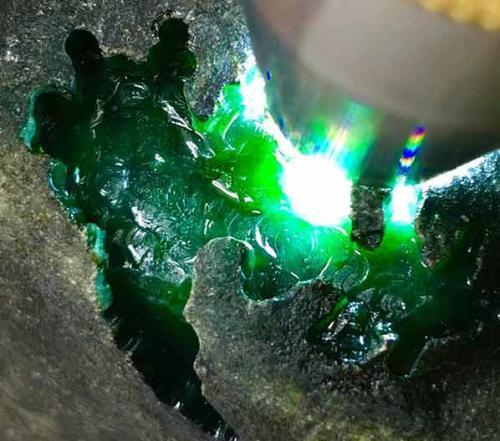 关于缅甸翡翠原石分类的信息-第4张图片-翡翠网 关于缅甸翡翠原石分类的信息-第4张图片-翡翠网