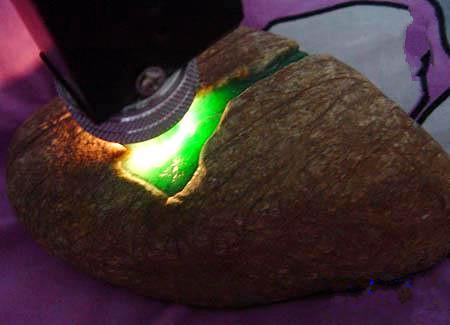 关于缅甸翡翠原石分类的信息-第5张图片-翡翠网 关于缅甸翡翠原石分类的信息-第5张图片-翡翠网