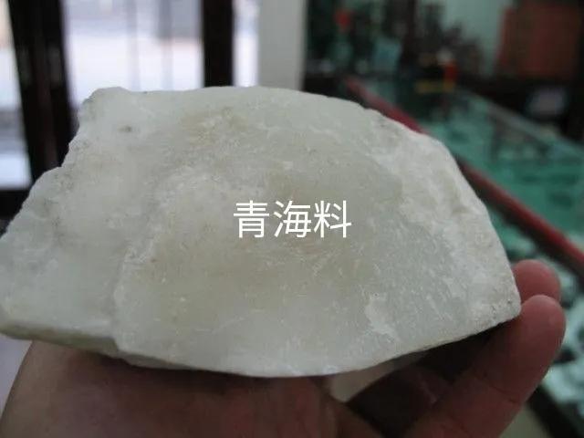 翁巴列场口翡翠原石特征翡翠原石黑点特征-第2张图片-翡翠网 翁巴列场口翡翠原石特征翡翠原石黑点特征-第2张图片-翡翠网