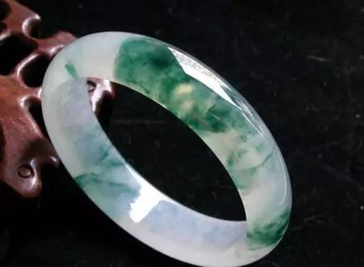 翡翠玉石知识大全最佳翡翠玉石图片欣赏大全-第17张图片-翡翠网 翡翠玉石知识大全最佳翡翠玉石图片欣赏大全-第17张图片-翡翠网