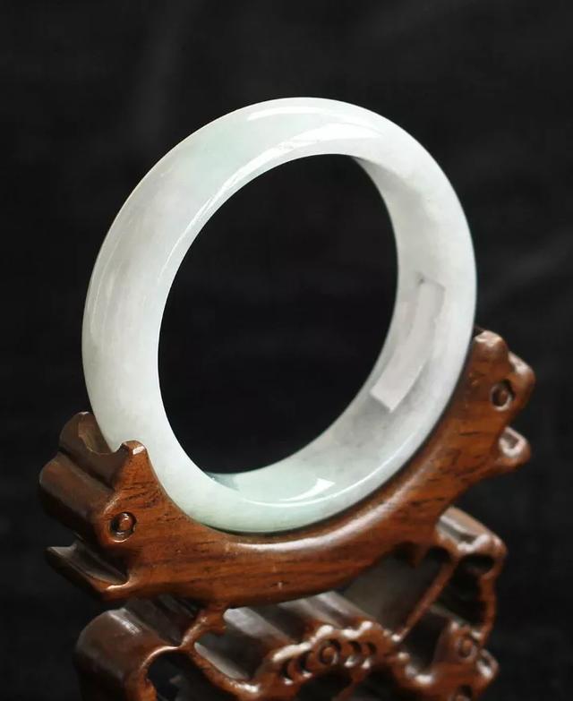 无翡翠手镯,翡翠手镯怎么保养-第5张图片-翡翠网 无翡翠手镯,翡翠手镯怎么保养-第5张图片-翡翠网