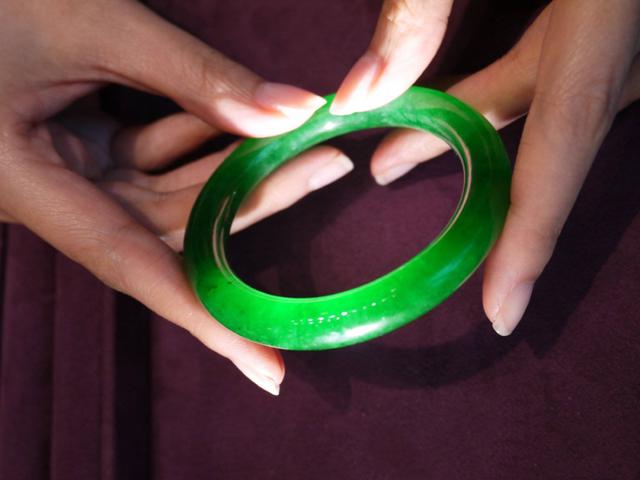 顶级翡翠手镯图片欣赏,顶级翡翠手镯图片欣赏图片-第2张图片-翡翠网 顶级翡翠手镯图片欣赏,顶级翡翠手镯图片欣赏图片-第2张图片-翡翠网