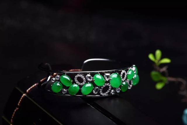 翡翠挂件批发价格,翡翠观音挂件批发价格-第1张图片-翡翠网 翡翠挂件批发价格,翡翠观音挂件批发价格-第1张图片-翡翠网