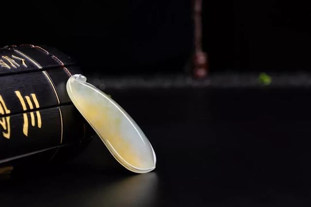 翡翠挂件批发价格,翡翠观音挂件批发价格-第12张图片-翡翠网 翡翠挂件批发价格,翡翠观音挂件批发价格-第12张图片-翡翠网