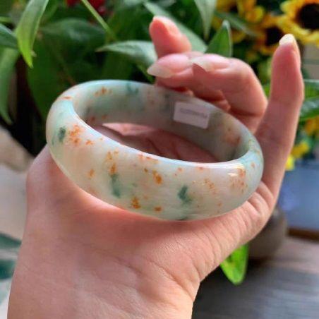 飘黄翡翠手镯飘黄翡翠手镯价格-第5张图片-翡翠网 飘黄翡翠手镯飘黄翡翠手镯价格-第5张图片-翡翠网