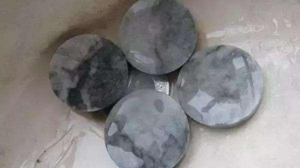 用砖头料做的翡翠手镯,砖头料的翡翠手镯啥样-第2张图片-翡翠网 用砖头料做的翡翠手镯,砖头料的翡翠手镯啥样-第2张图片-翡翠网