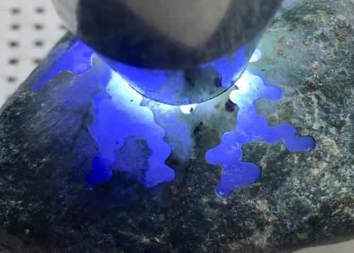 用砖头料做的翡翠手镯,砖头料的翡翠手镯啥样-第7张图片-翡翠网 用砖头料做的翡翠手镯,砖头料的翡翠手镯啥样-第7张图片-翡翠网