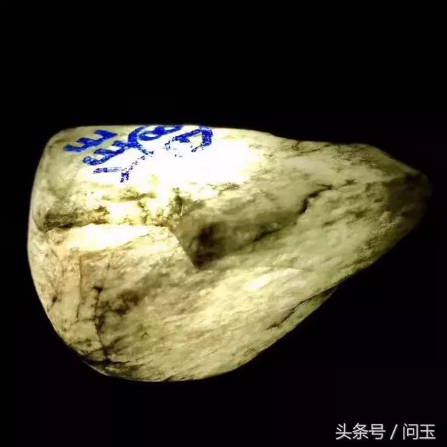 翡翠原石玻璃,翡翠玻璃种和冰种的区别在哪里-第10张图片-翡翠网 翡翠原石玻璃,翡翠玻璃种和冰种的区别在哪里-第10张图片-翡翠网