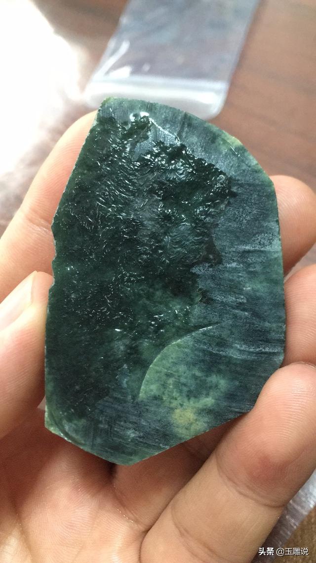 翡翠原石石纹太多可以做什么,翡翠原石石纹太多怎么做货-第2张图片-翡翠网 翡翠原石石纹太多可以做什么,翡翠原石石纹太多怎么做货-第2张图片-翡翠网