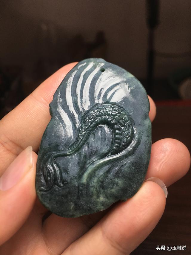 翡翠原石石纹太多可以做什么,翡翠原石石纹太多怎么做货-第5张图片-翡翠网 翡翠原石石纹太多可以做什么,翡翠原石石纹太多怎么做货-第5张图片-翡翠网