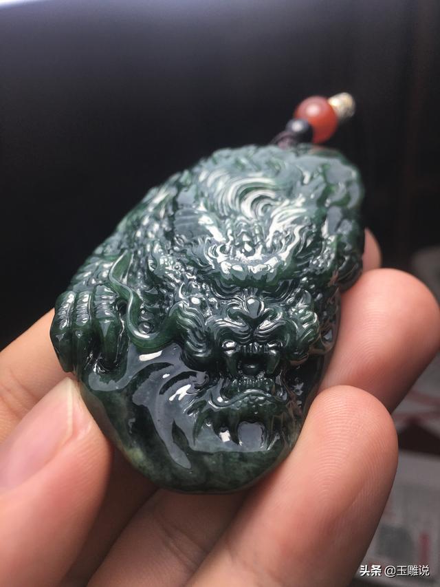 翡翠原石石纹太多可以做什么,翡翠原石石纹太多怎么做货-第6张图片-翡翠网 翡翠原石石纹太多可以做什么,翡翠原石石纹太多怎么做货-第6张图片-翡翠网