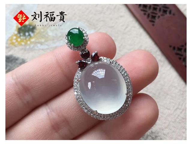 翡翠手镯注胶,翡翠手镯打蜡-第6张图片-翡翠网 翡翠手镯注胶,翡翠手镯打蜡-第6张图片-翡翠网