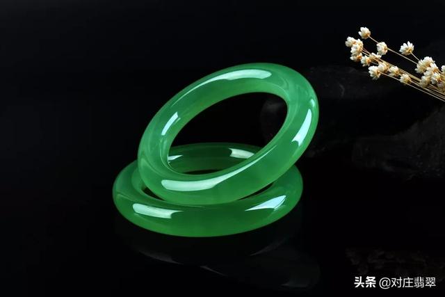 翡翠手镯大概多少钱天然翡翠手镯一般多少钱-第8张图片-翡翠网 翡翠手镯大概多少钱天然翡翠手镯一般多少钱-第8张图片-翡翠网