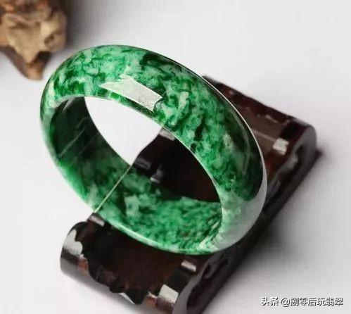 老油青种翡翠手镯图片,油青种翡翠手镯怎样的好-第5张图片-翡翠网 老油青种翡翠手镯图片,油青种翡翠手镯怎样的好-第5张图片-翡翠网