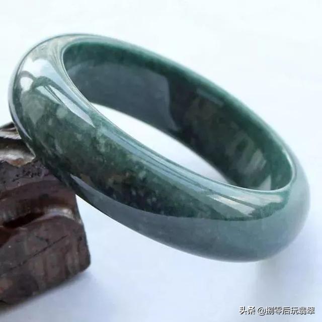 老油青种翡翠手镯图片,油青种翡翠手镯怎样的好-第11张图片-翡翠网 老油青种翡翠手镯图片,油青种翡翠手镯怎样的好-第11张图片-翡翠网