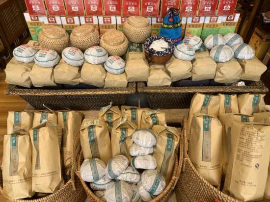 金版纳翡翠手镯的价格金版纳翡翠手镯-第8张图片-翡翠网 金版纳翡翠手镯的价格金版纳翡翠手镯-第8张图片-翡翠网