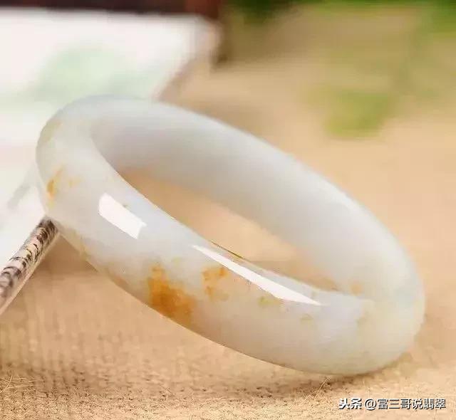 翡翠手镯长翠,翡翠手镯兰花翠-第9张图片-翡翠网 翡翠手镯长翠,翡翠手镯兰花翠-第9张图片-翡翠网