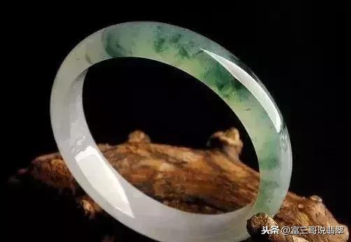 翡翠手镯长翠,翡翠手镯兰花翠-第14张图片-翡翠网 翡翠手镯长翠,翡翠手镯兰花翠-第14张图片-翡翠网