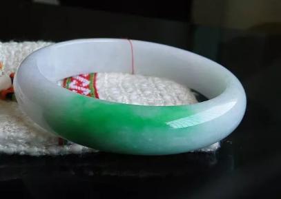 缅甸翡翠玉手镯价格表,缅甸的翡翠手镯价格表-第2张图片-翡翠网 缅甸翡翠玉手镯价格表,缅甸的翡翠手镯价格表-第2张图片-翡翠网