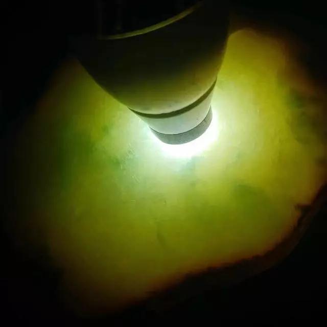 大马砍黄加绿翡翠原石,大马坎黄加绿翡翠-第4张图片-翡翠网 大马砍黄加绿翡翠原石,大马坎黄加绿翡翠-第4张图片-翡翠网