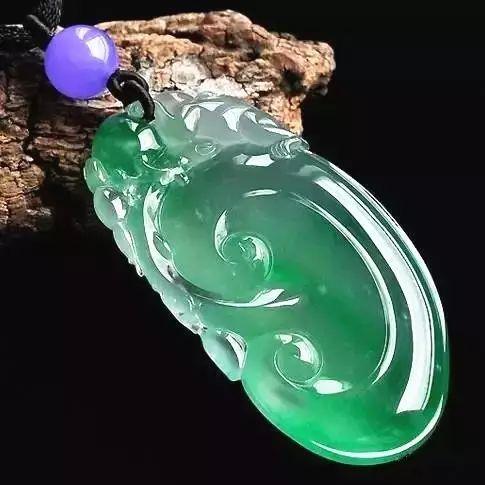 翡翠玻璃种手镯价格无色玻璃种翡翠手镯价格-第11张图片-翡翠网 翡翠玻璃种手镯价格无色玻璃种翡翠手镯价格-第11张图片-翡翠网