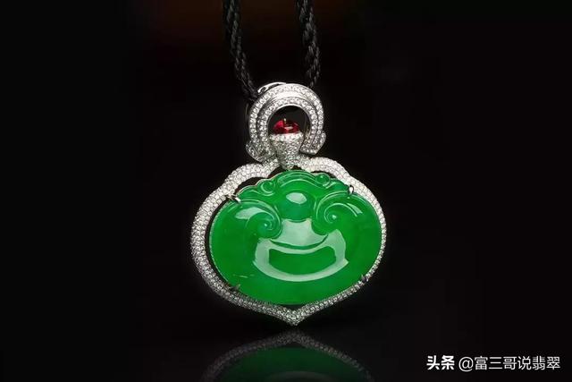 翡翠手镯有一段黄翡翡翠手镯有一圈裂纹-第7张图片-翡翠网 翡翠手镯有一段黄翡翡翠手镯有一圈裂纹-第7张图片-翡翠网