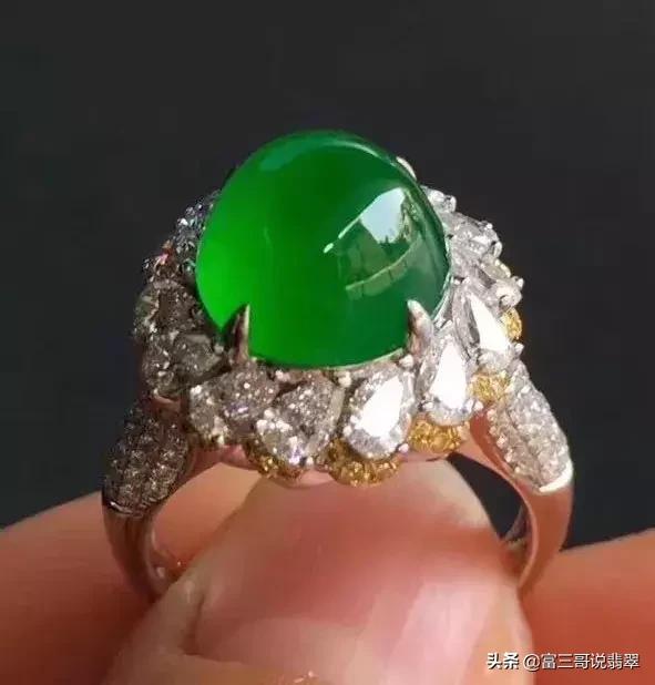 翡翠手镯有一段黄翡翡翠手镯有一圈裂纹-第12张图片-翡翠网 翡翠手镯有一段黄翡翡翠手镯有一圈裂纹-第12张图片-翡翠网