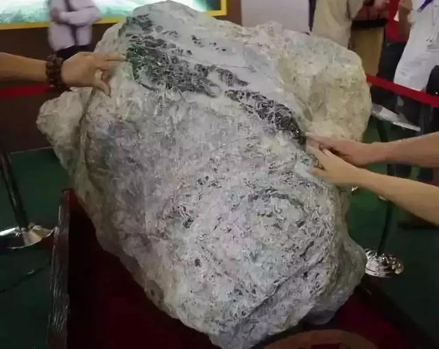 昌平翡翠的原石,翡翠原石鉴定-第16张图片-翡翠网 昌平翡翠的原石,翡翠原石鉴定-第16张图片-翡翠网