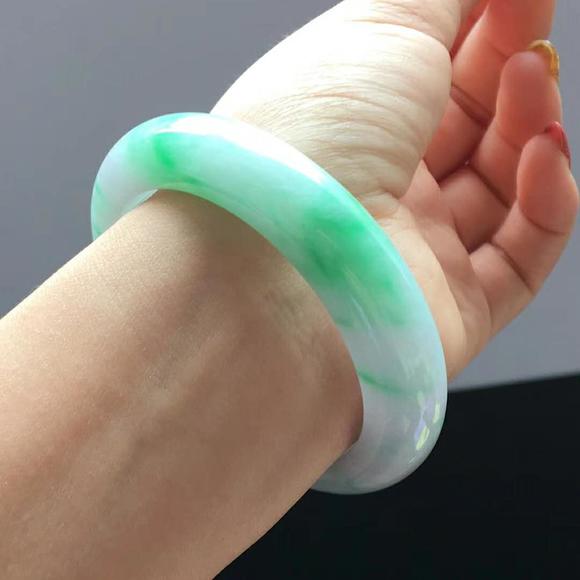 对庄翡翠怎么解绑银行卡,银行卡翡翠手镯-第2张图片-翡翠网 对庄翡翠怎么解绑银行卡,银行卡翡翠手镯-第2张图片-翡翠网