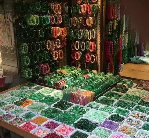 阴阳翡翠手镯阴阳翡翠手镯怎么鉴定-第5张图片-翡翠网 阴阳翡翠手镯阴阳翡翠手镯怎么鉴定-第5张图片-翡翠网