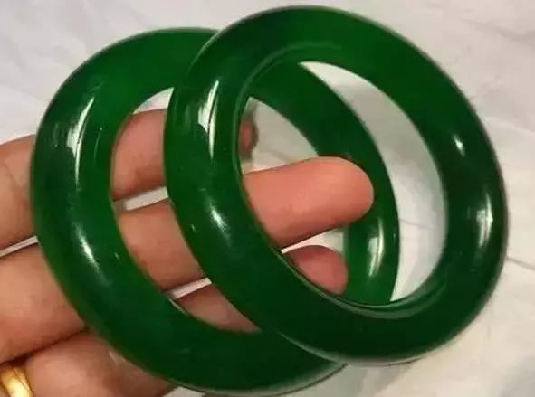 阴阳翡翠手镯阴阳翡翠手镯怎么鉴定-第6张图片-翡翠网 阴阳翡翠手镯阴阳翡翠手镯怎么鉴定-第6张图片-翡翠网