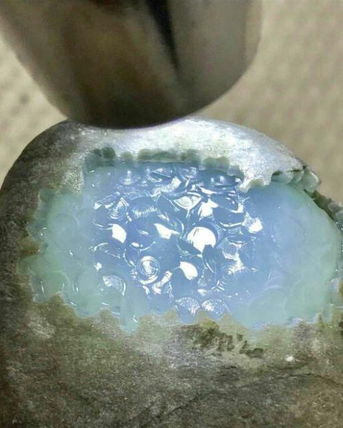 翡翠手镯 种水,翡翠手镯泡水-第5张图片-翡翠网 翡翠手镯 种水,翡翠手镯泡水-第5张图片-翡翠网