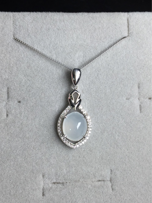 萱翠银翡翠吊坠价格5000左右的翡翠吊坠-第1张图片-翡翠网 萱翠银翡翠吊坠价格5000左右的翡翠吊坠-第1张图片-翡翠网