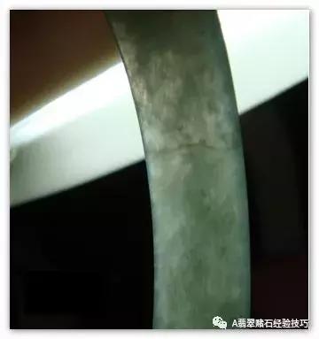 翡翠原石和裂纹的区别翡翠原石皮纹和裂纹区别-第2张图片-翡翠网 翡翠原石和裂纹的区别翡翠原石皮纹和裂纹区别-第2张图片-翡翠网